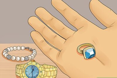 How to Display Jewelry