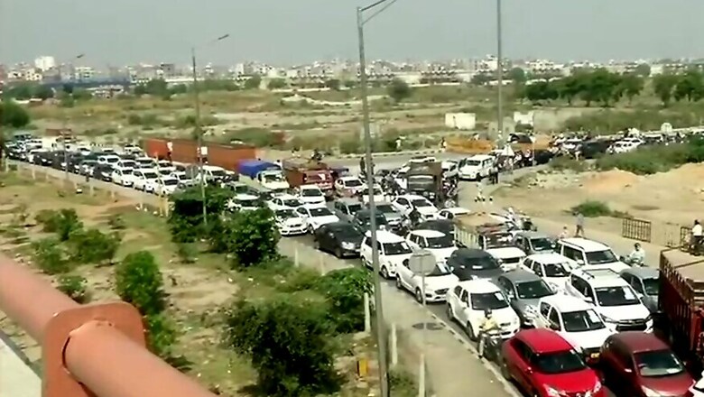 Movement of People Between Ghaziabad and Delhi Banned, Only Essential & Emergency Services Allowed: DM