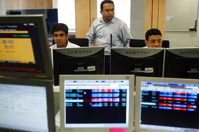 Sensex falls 37 points in the third day of losses; IT stocks shine