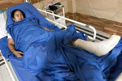 Mamata Banerjee in Trauma with Severe Injury in Left Ankle Bone, Under Observation for 48 Hrs: Doctors