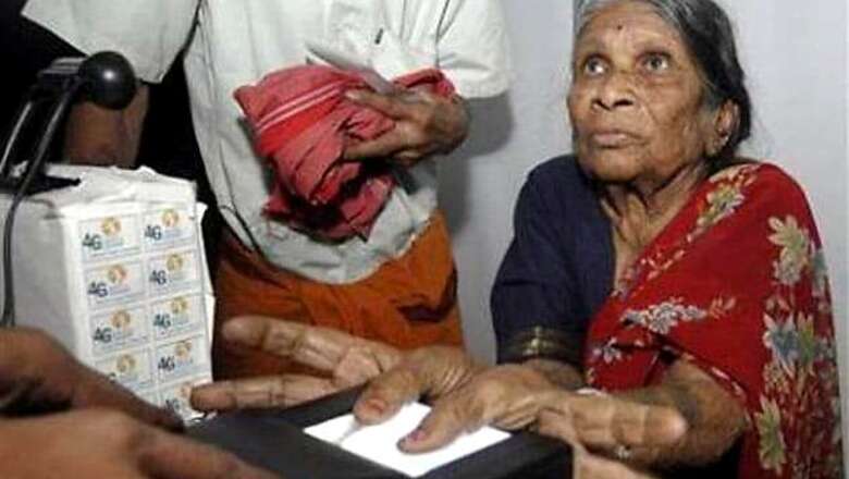 Aadhaar card mandatory for accessing Delhi govt services