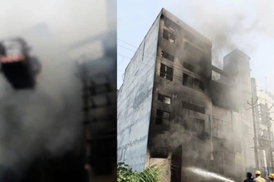 Delhi: Fire Breaks Out at Plastic Factory in Bawana; 5 Firemen Injured