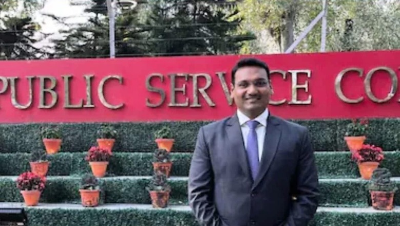 Meet IAS Ashish Kumar Singhal, Who Cleared UPSC After 4 Failed Attempts