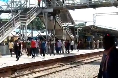 No Food or Water for Days as Trains Run Late, Say Migrants as Protests Break Out at Three UP Stations