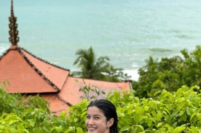 Sexy Shanaya Kapoor Raises Temperature With Her Latest Steamy Bikini Pic; Suhana Khan Reacts