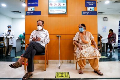 Plea in Bombay HC Seeks Door-To-Door Covid-19 Vaccination for People Above 75 Years