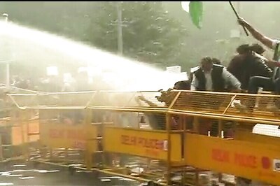 AAP workers protest near Jaitley's residence demanding his resignation over DDCA row