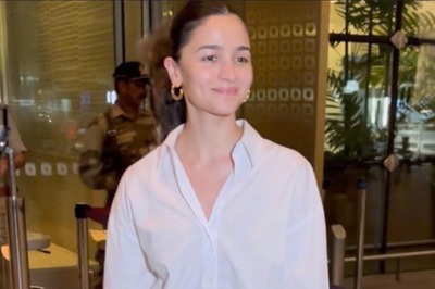 Alia Bhatt Gets Confused At The Aiport, Asks Paps 'Kaha Se Jau Main?'