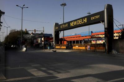 With No Transport Available for Onward Journeys, Scores Left Stranded on Roads Outside Delhi Station