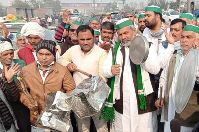 Blocking ‘Noise’ of PM Modi’s ‘Mann ki Baat’, Protesting Farmers Clang Thalis, Raise Slogans