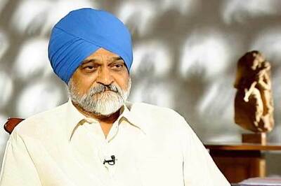 Montek feels Govt should raise petroleum prices