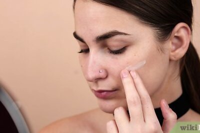 How to Put on Liquid Foundation