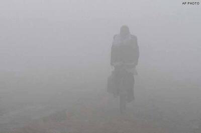 Dense fog disrupts flight schedule in Delhi