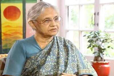 Sheila Dikshit meets Congress President Sonia Gandhi