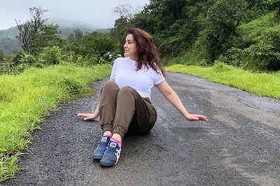 Tisca Chopra Demonstrates the Fine Art of Posing Amid a Slip and Fall
