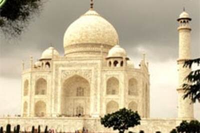 Ban on mobiles in Taj Mahal lifted
