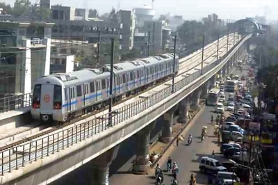 Delhi Metro service hit as overhead wire snaps at Yamuna Bank station