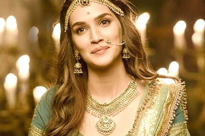 'Keep Smiling Always': Adipurush Director Om Raut's Tweet for Kriti Sanon