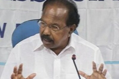 Moily backs Deora in Ambani gas row, chides Anil