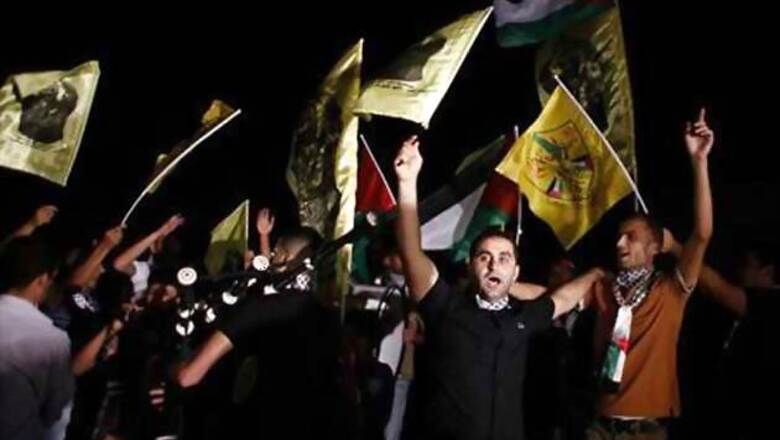 Talks resume as Israel frees Palestinians, pursues settlements