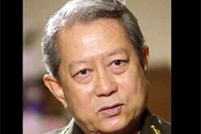 Surayud sworn in as new Thai PM