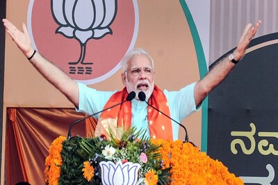 PM Modi Warms Up to JD(S), Chastises Rahul Gandhi for ‘Insulting Tallest Leader’ Deve Gowda