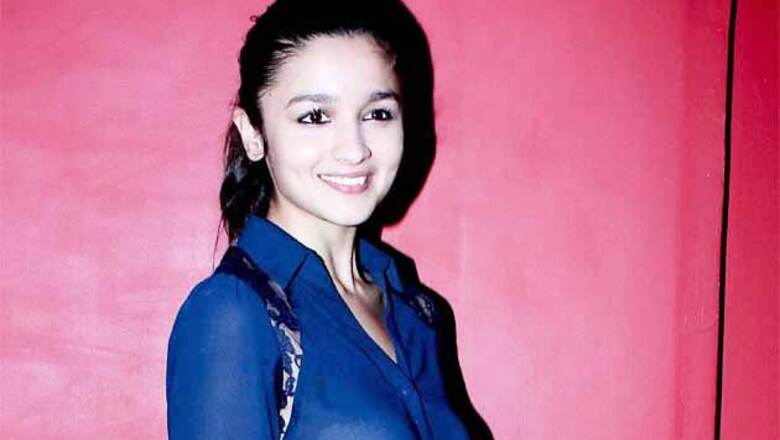 Snapshot: Alia Bhatt cracks a rare smile, she should really do it more often