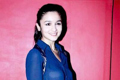 Snapshot: Alia Bhatt cracks a rare smile, she should really do it more often