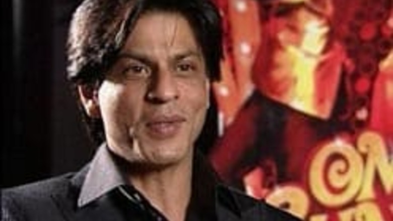 Shoaib Akhtar meets SRK, offers chadar at Haji Ali