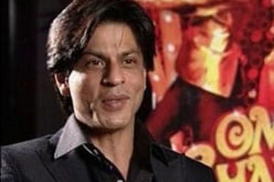 Shoaib Akhtar meets SRK, offers chadar at Haji Ali