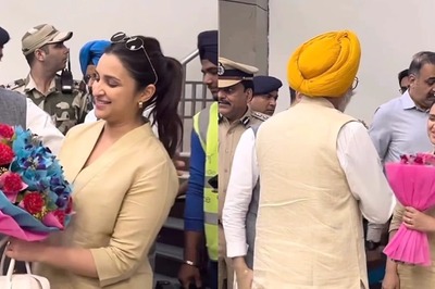 Parineeti Chopra And Raghav Chadha Get a Grand Welcome at Amritsar Airport; Watch Video