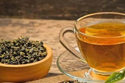 Sunshine in a Cup: How Green Tea Boosts Your Mood and Energy Levels in Summer