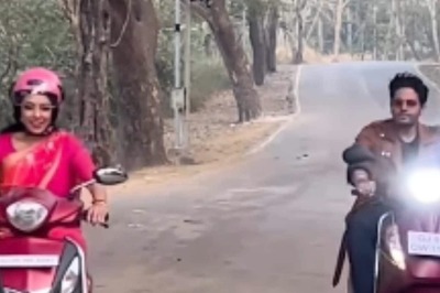 Rupali Ganguly Learned To Ride Bike on Anupamaa Set, Says 'Bucket List Mein Ek Naya Tick'; Watch