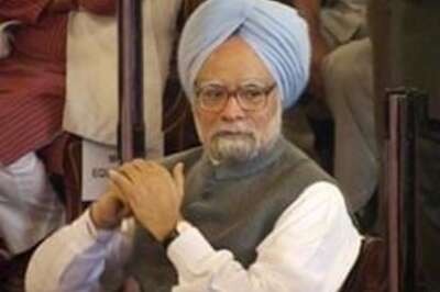 Manmohan Singh lands in Colombo for SAARC Summit