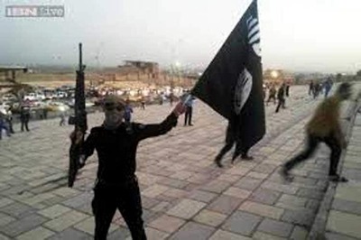 Islamic State making, using chemical weapons, US warns