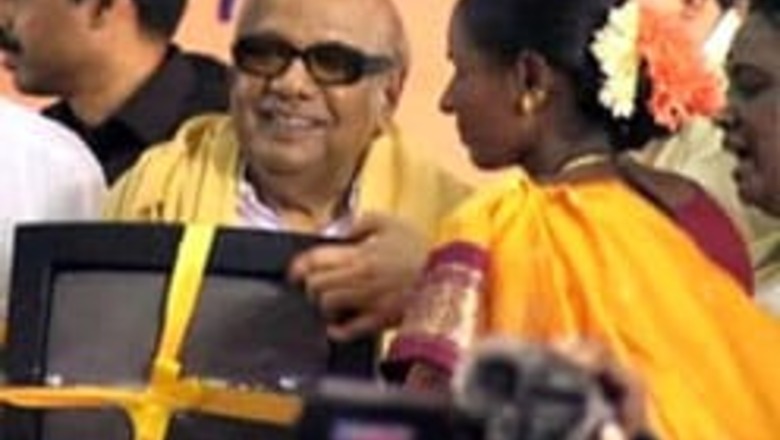 VHP activists attack Karunanidhi's daughter's home
