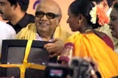 VHP activists attack Karunanidhi's daughter's home