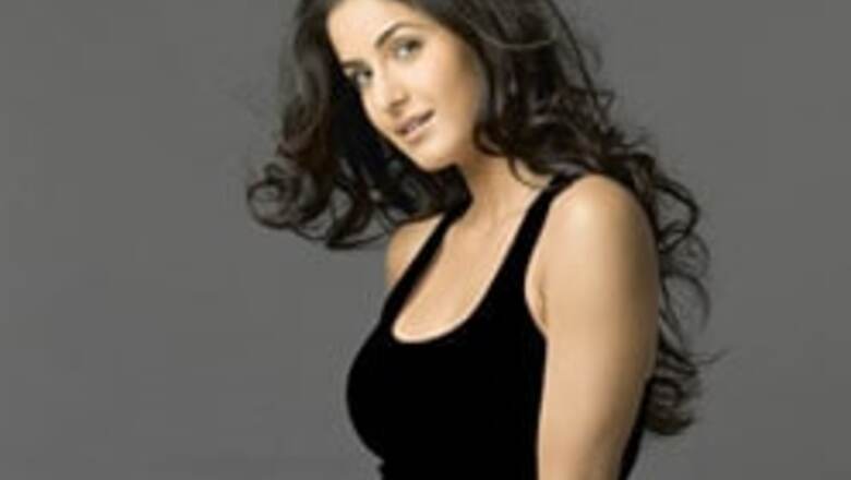 Katrina Kaif goes solo on Yuvvraaj hoardings