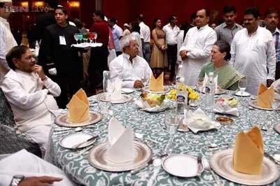 Sonia Gandhi holds Iftar, shares table with Sharad Yadav and Lalu
