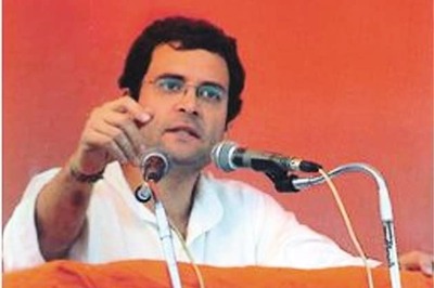 Rahul Gandhi meets Congress MPs from Delhi and Tamil Nadu