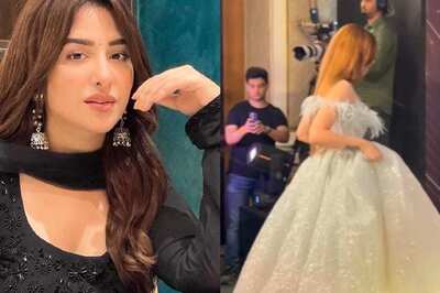 Watch: Bigg Boss 13 Fame Mahira Sharma Steps On Her Gown And Trips On Stage At An Award Show