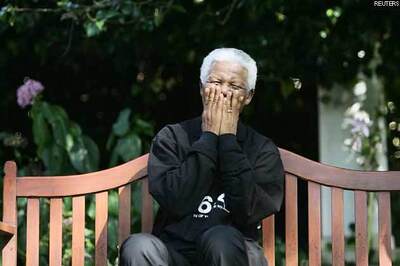 Nelson Mandela leaves hospital after pneumonia