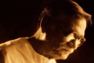 Gulzar sobers down after Beedi