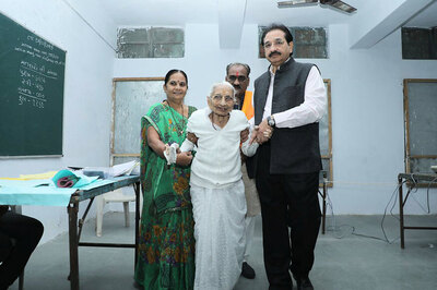 PM Narendra Modi's Mother Casts Her Vote in Gujarat Elections