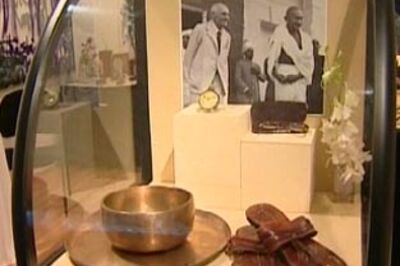 Vijay Mallya buys Gandhi items for $1.8 million