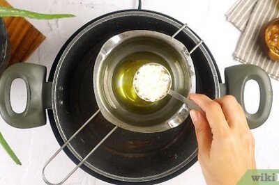 How to Make Aloe Moisturizer