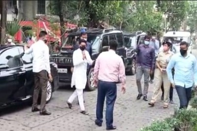 Mukul Roy’s Wife Passes Away, CM Mamata Banerjee Visit His House to Pay Condolences