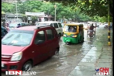 Heavy downpour triggers massive traffic snarls in Delhi