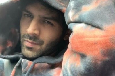Kartik Aaryan Shares Selfie on His Way 'To Sunday Shoot'