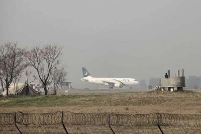 Pakistan Suspends Domestic Flights as Coronavirus Cases Rise to 990